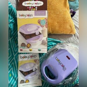 Babycakes Mini Cake Pop Maker in Purple